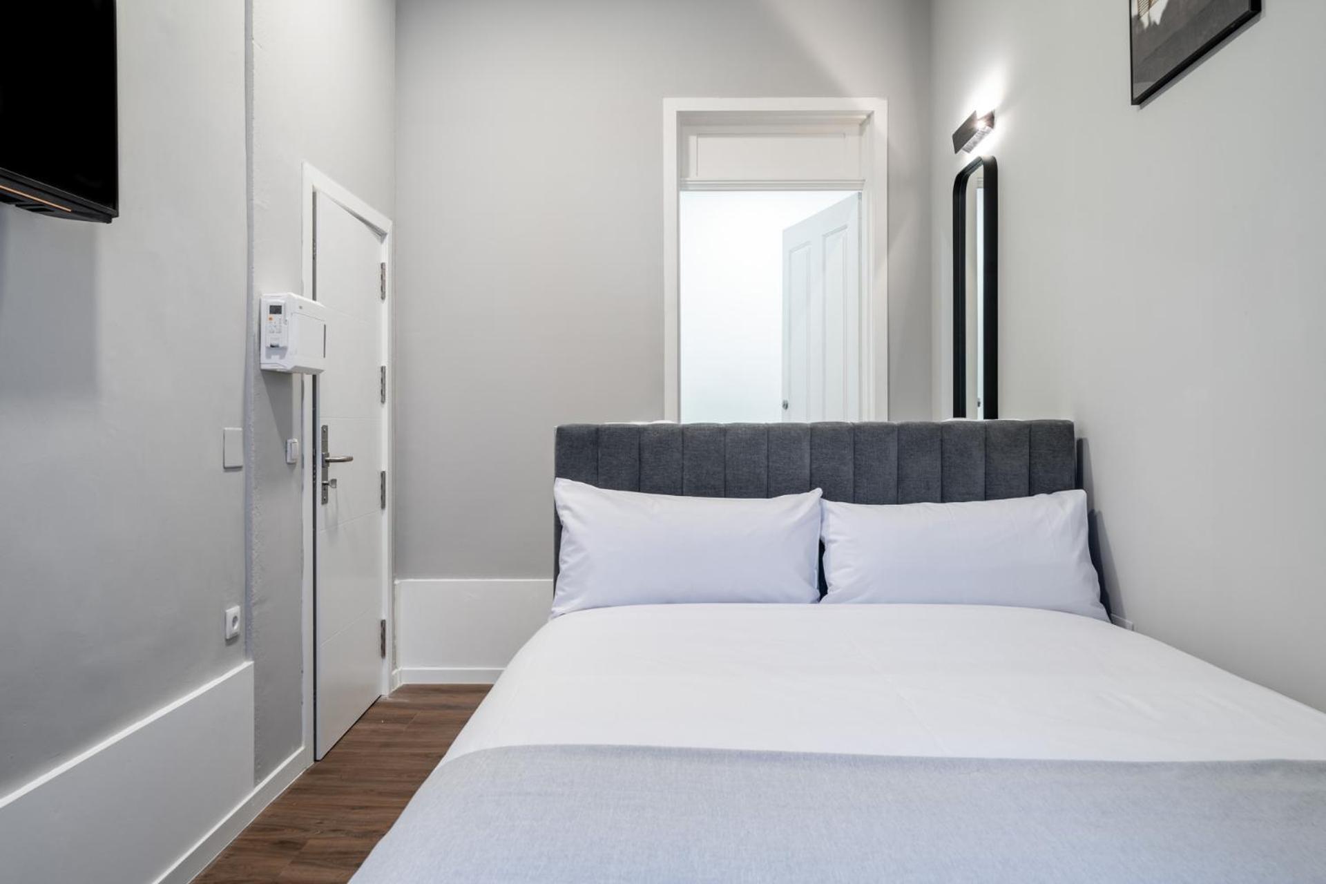 Limehome Porto Rua De Dom Manuel II Room photo